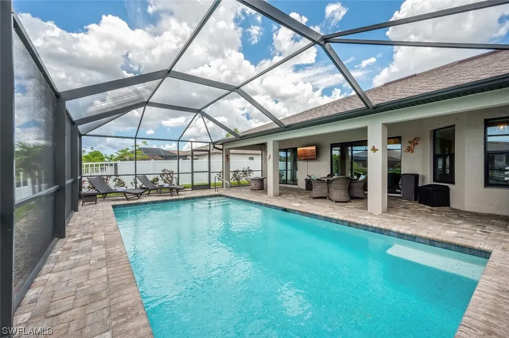 910 SW 12th Terrace Cape Coral FL 33991
