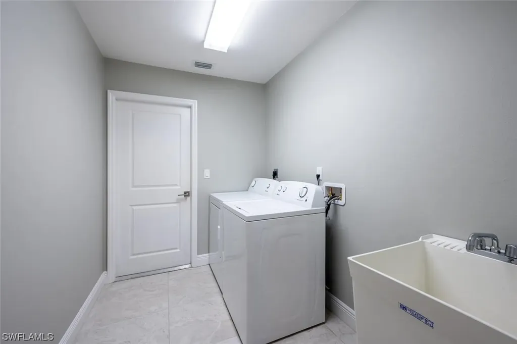 910 SW 12th Terrace Cape Coral FL 33991