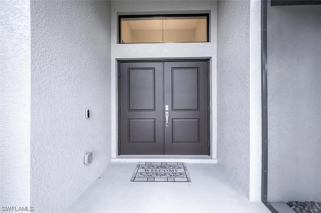 910 SW 12th Terrace Cape Coral FL 33991