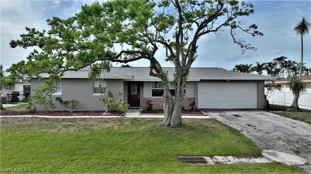 1640 N Flossmoor Road Fort Myers FL 33919