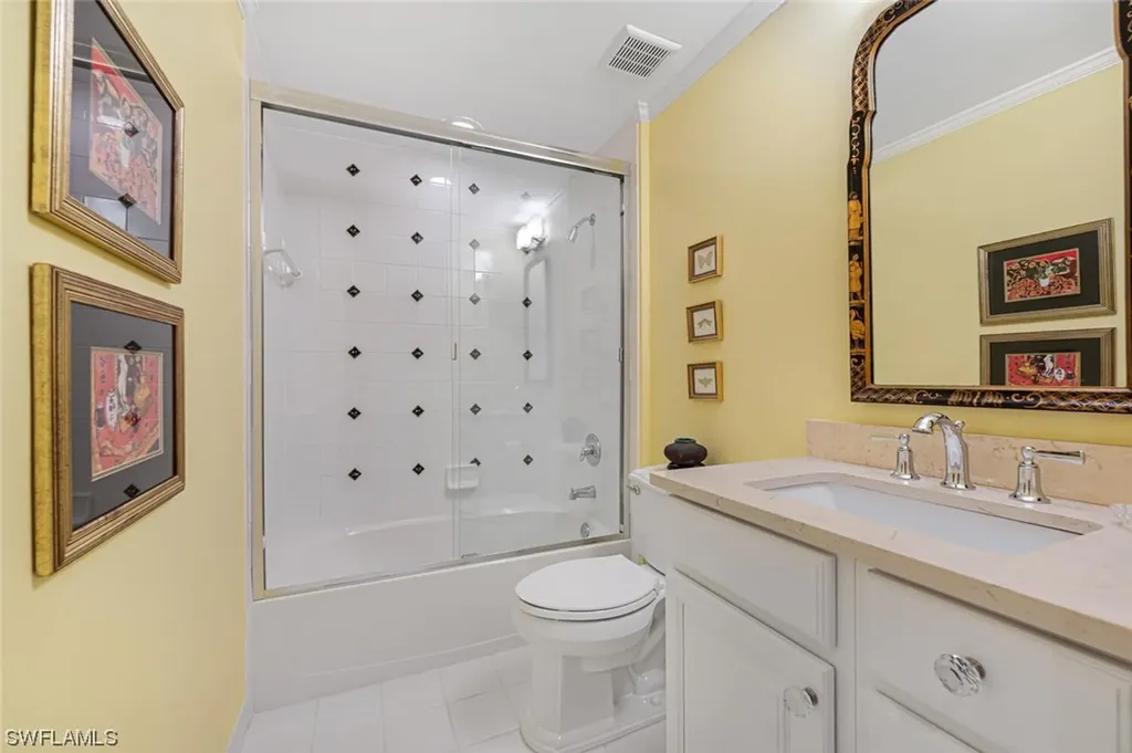 900 L'ambiance Circle Naples FL 34108