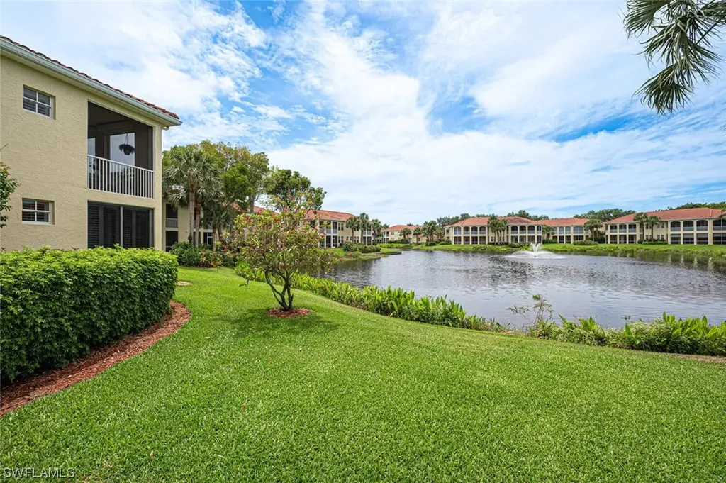 900 L'ambiance Circle Naples FL 34108