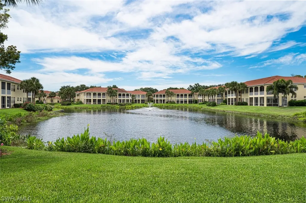 900 L'ambiance Circle Naples FL 34108