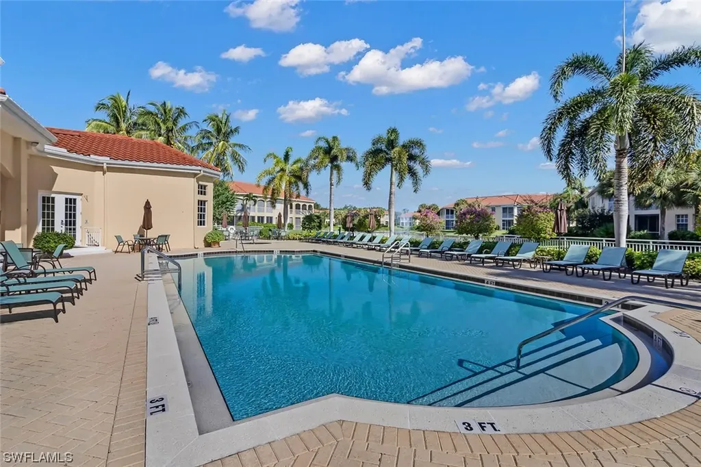 900 L'ambiance Circle Naples FL 34108