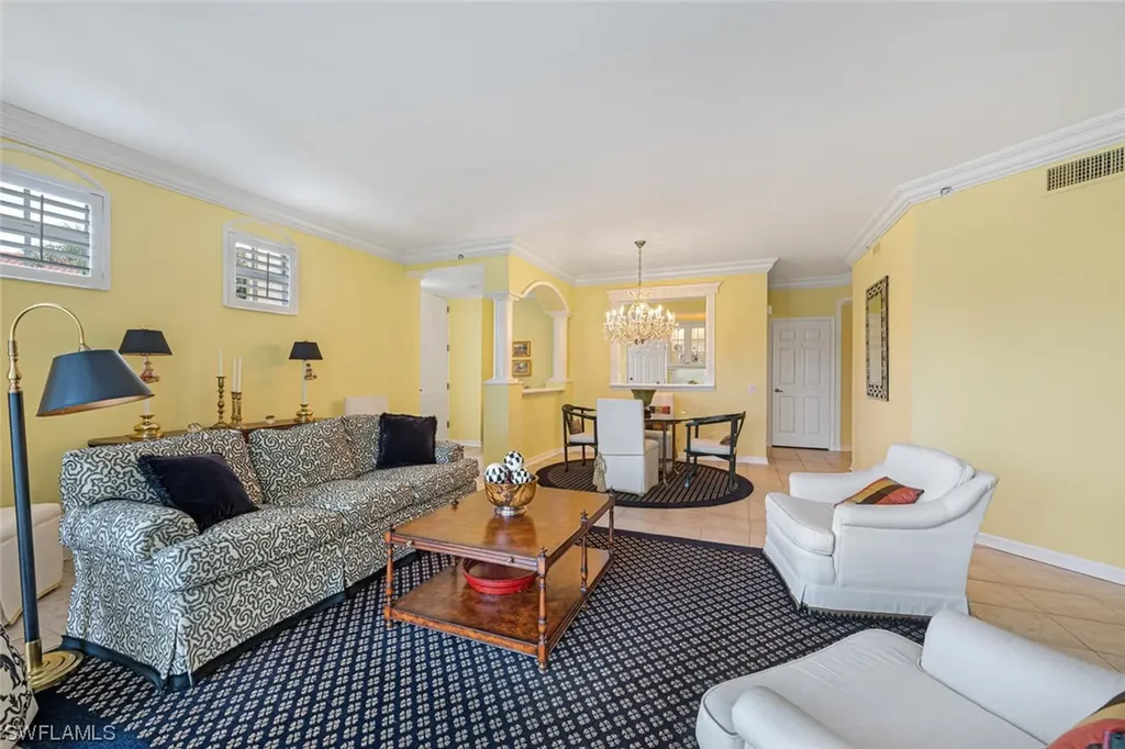 900 L'ambiance Circle Naples FL 34108