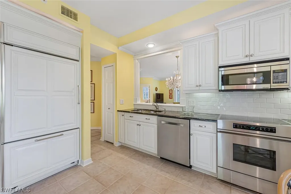 900 L'ambiance Circle Naples FL 34108