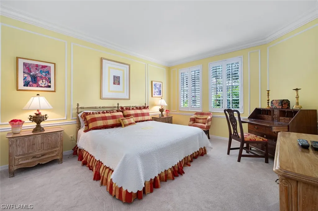 900 L'ambiance Circle Naples FL 34108