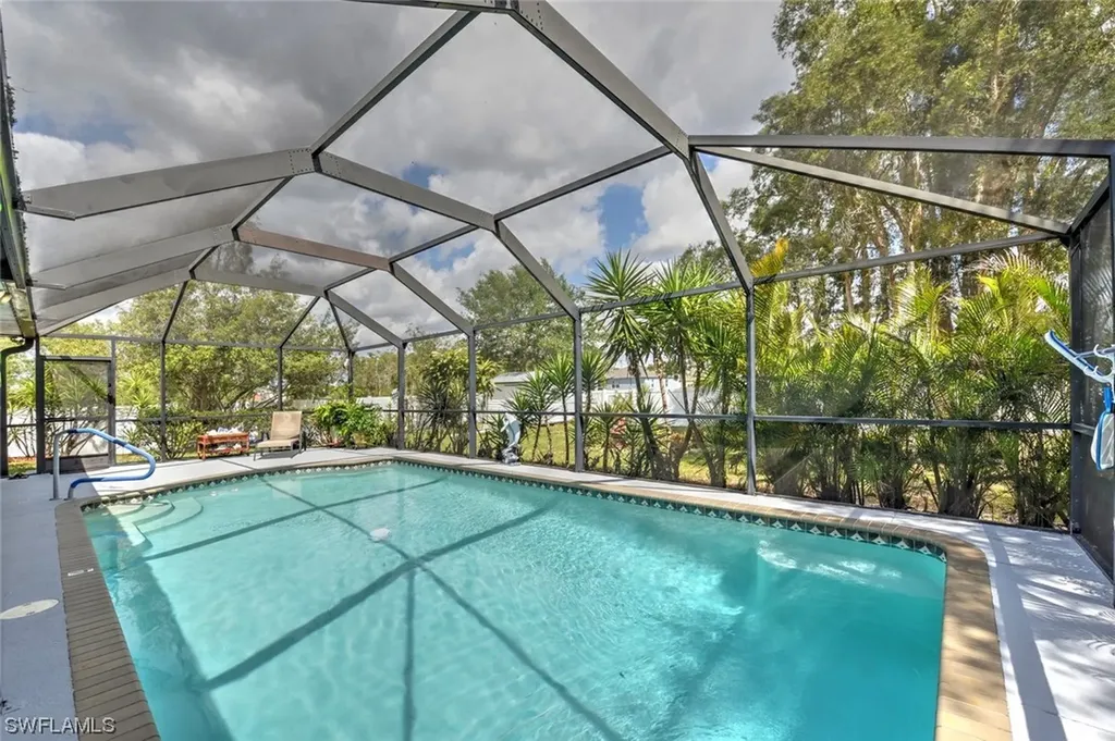225 Manatee Street Fort Myers FL 33913