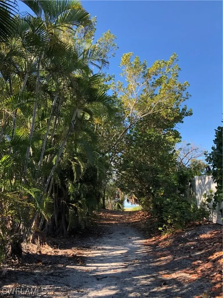586 Boulder Drive Sanibel FL 33957
