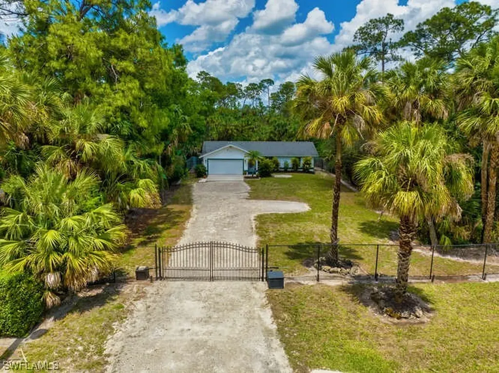 Naples FL, 775 16TH Avenue NW