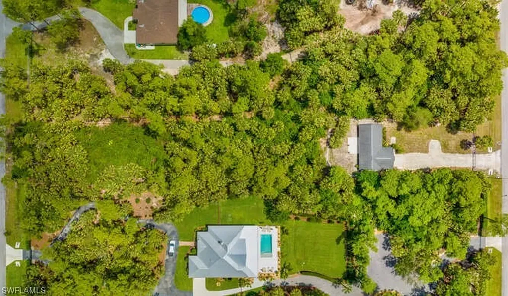 775 16th Avenue NW Naples FL 34120