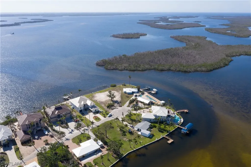12351 Shoreview Drive Matlacha FL 33993