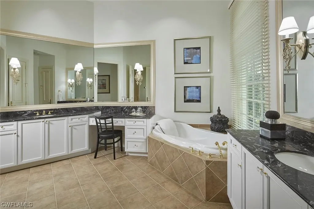 1735 Venezia Way Naples FL 34105