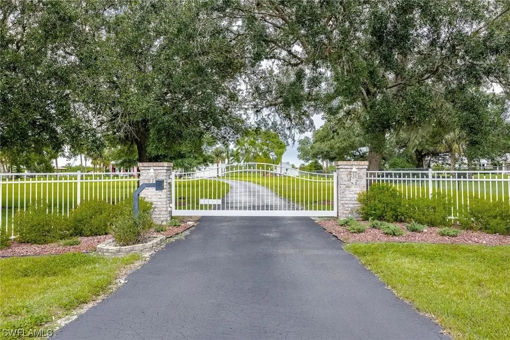 1323 Frontier Circle Labelle FL 33935