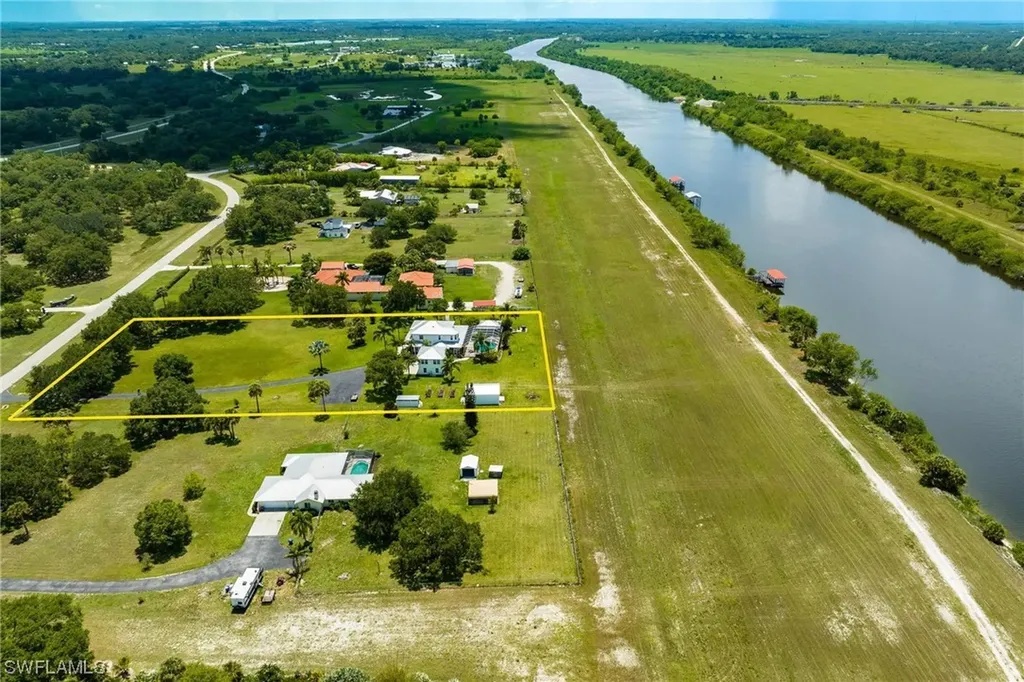 1323 Frontier Circle Labelle FL 33935