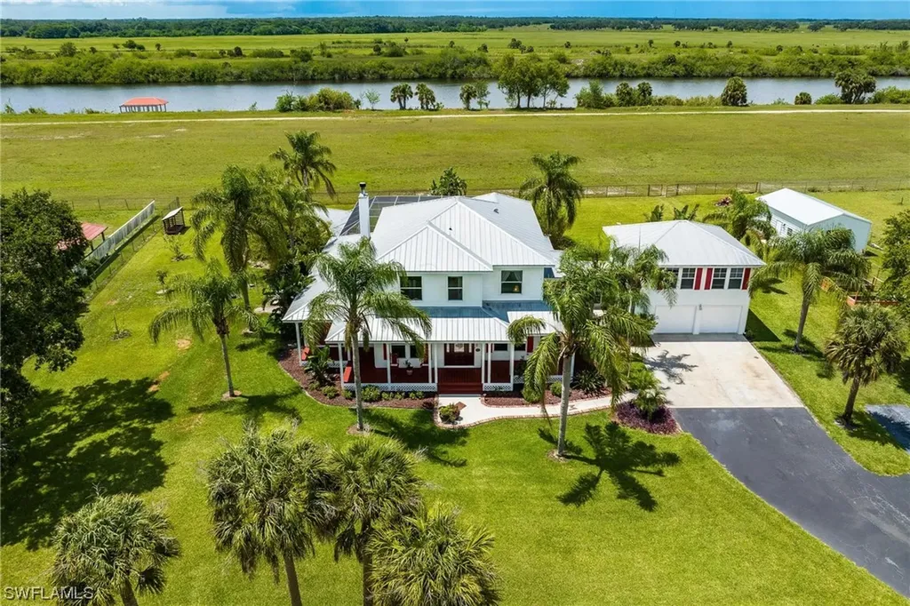 1323 Frontier Circle Labelle FL 33935