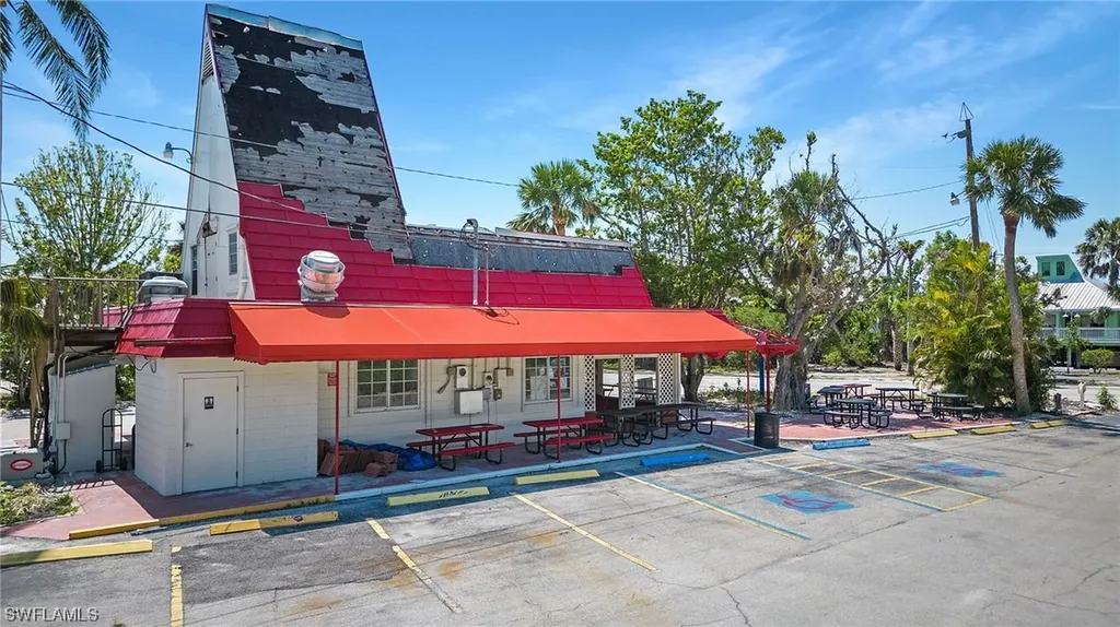 1046/1048/1090 Periwinkle Way Sanibel FL 33957