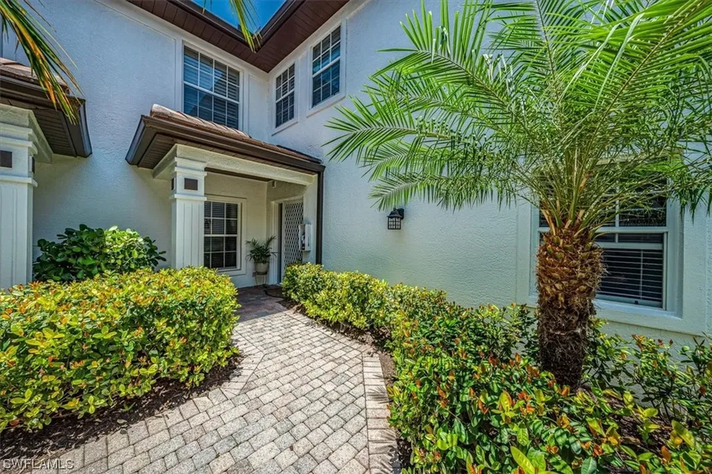 4435 Dover Court Naples FL 34105
