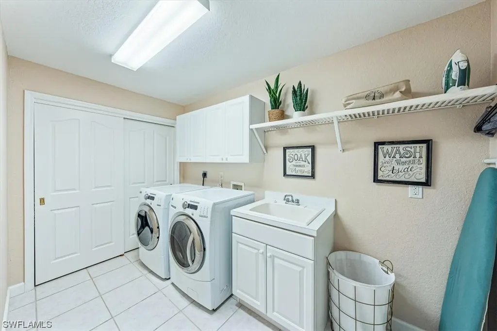 4435 Dover Court Naples FL 34105
