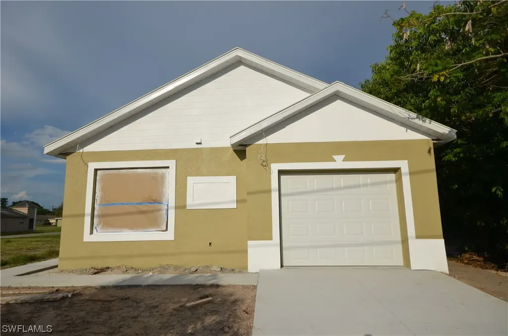 2221 Carver Avenue Fort Myers FL 33916