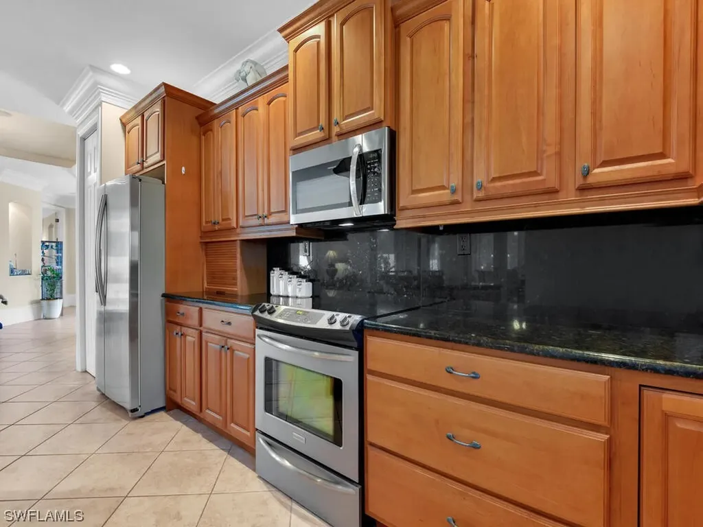 2215 SE 18th Place Cape Coral FL 33990