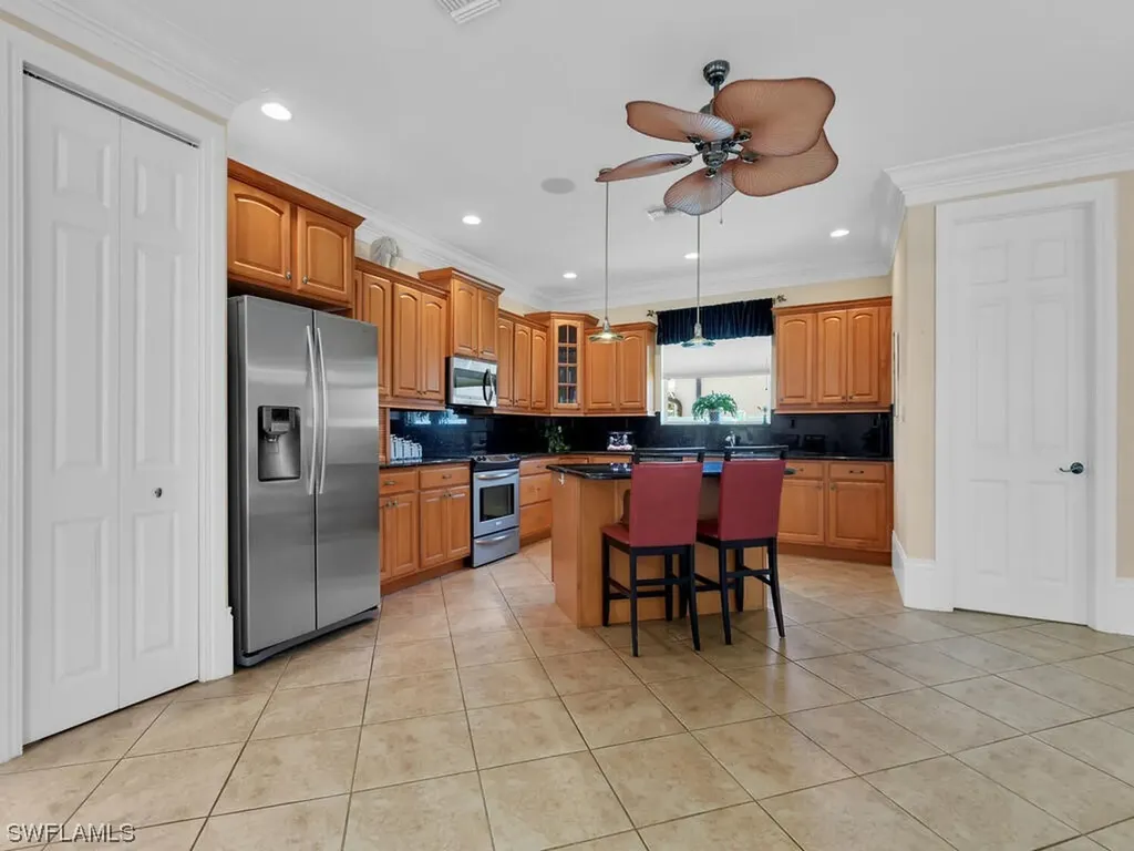 2215 SE 18th Place Cape Coral FL 33990