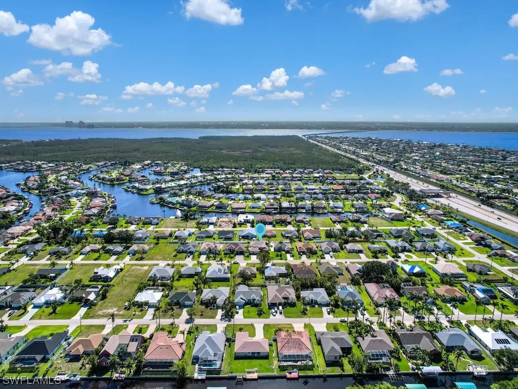 2215 SE 18th Place Cape Coral FL 33990