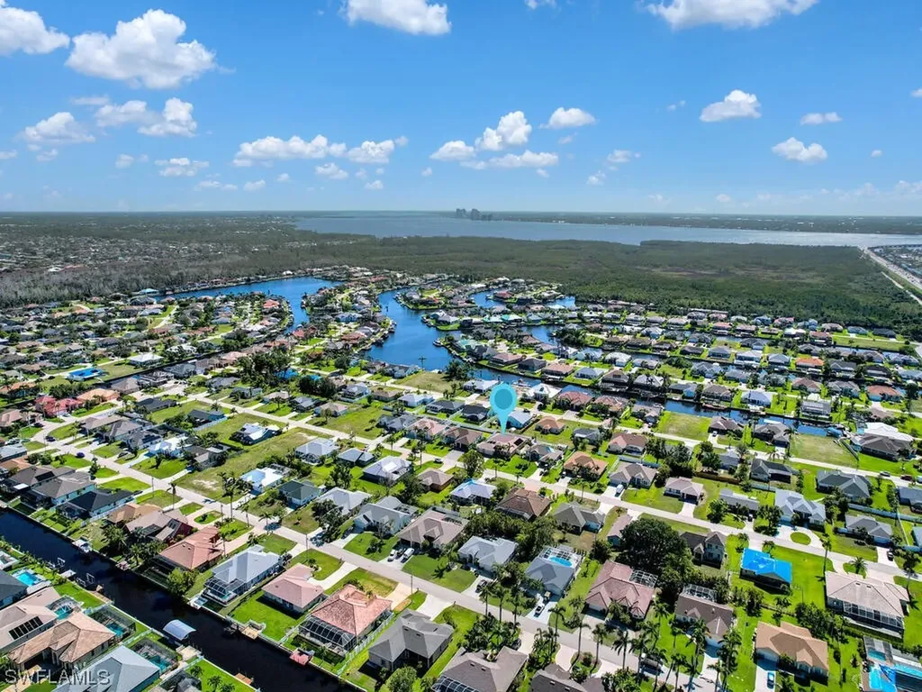 2215 SE 18th Place Cape Coral FL 33990