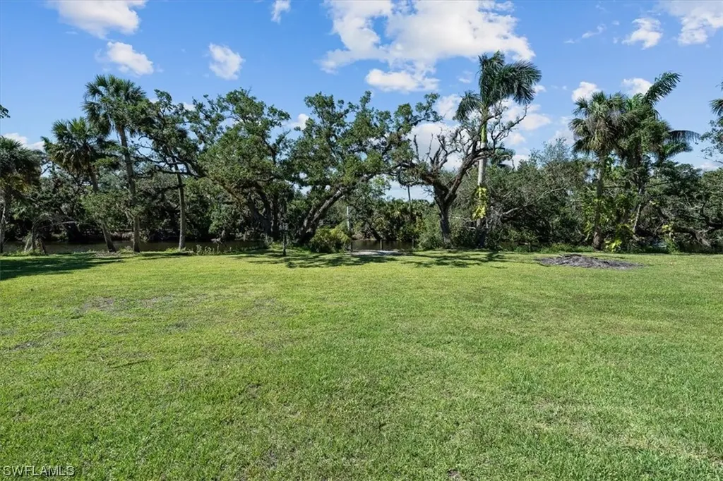 4231 & 4241 Orange River Loop Road Fort Myers FL 33905