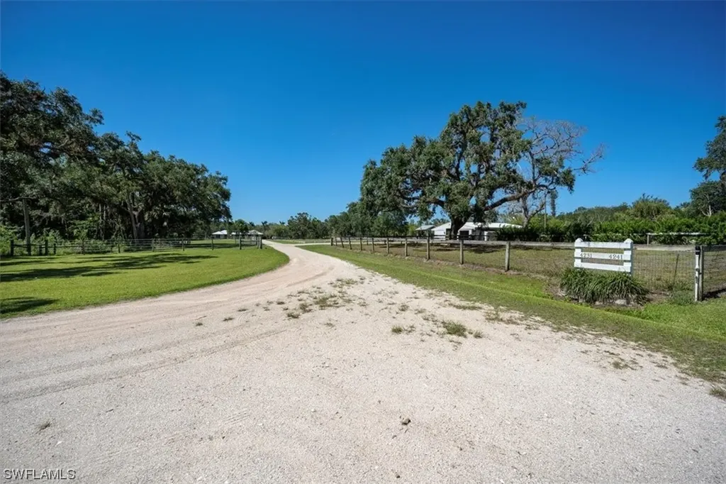 4231 & 4241 Orange River Loop Road Fort Myers FL 33905