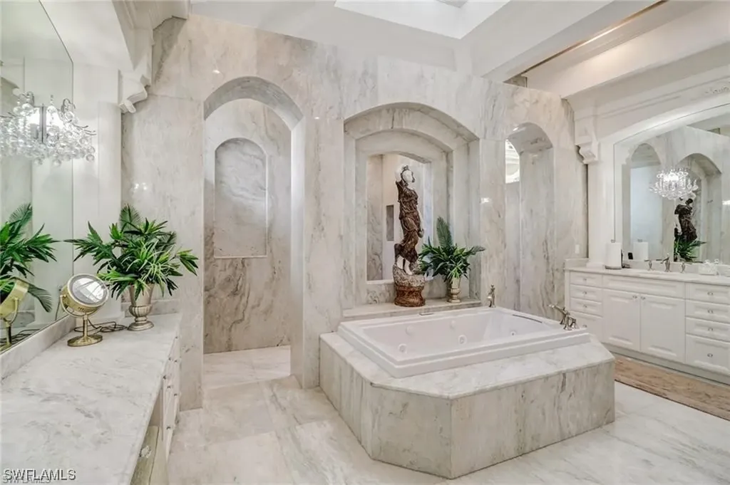 2556 Escada Drive Naples FL 34109