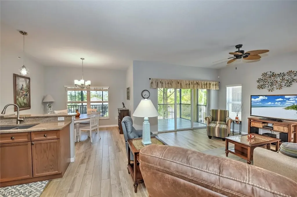 Fort Myers FL, 10041 Lake Cove Drive, Unit 101