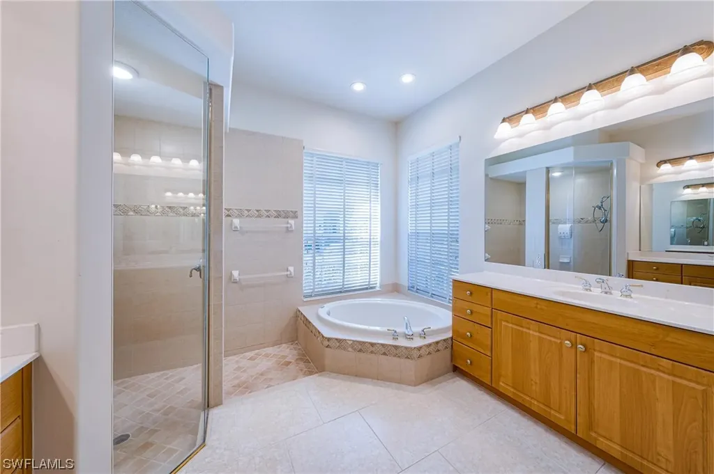 1087 Camelot Circle Naples FL 34119