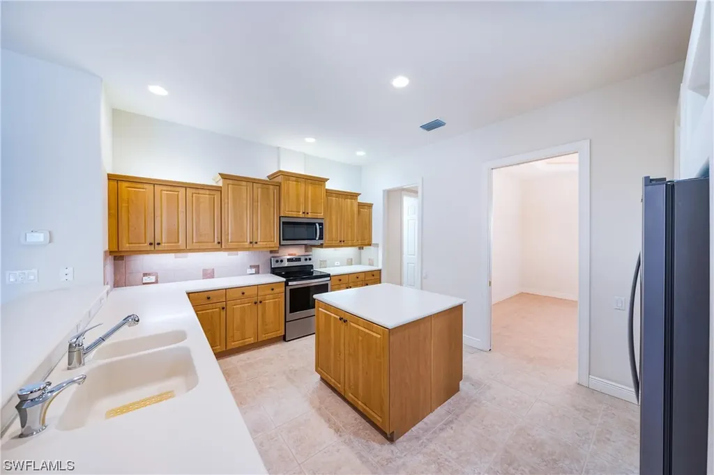 1087 Camelot Circle Naples FL 34119