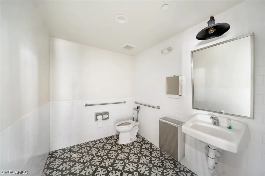 2422 Periwinkle Way Sanibel FL 33957