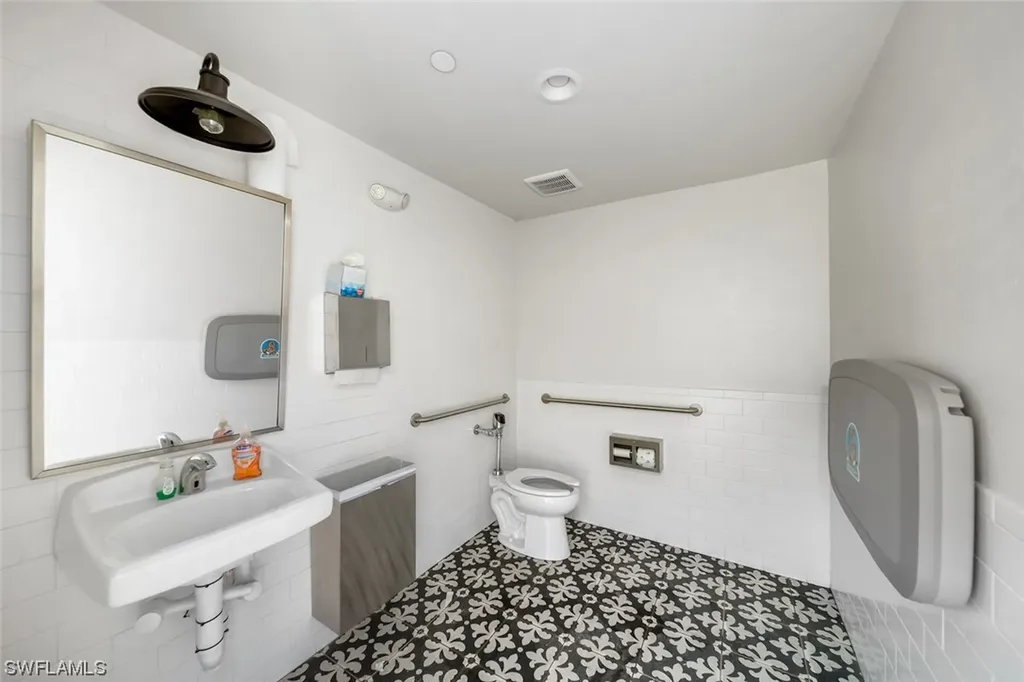 2422 Periwinkle Way Sanibel FL 33957