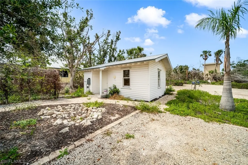2422 Periwinkle Way Sanibel FL 33957