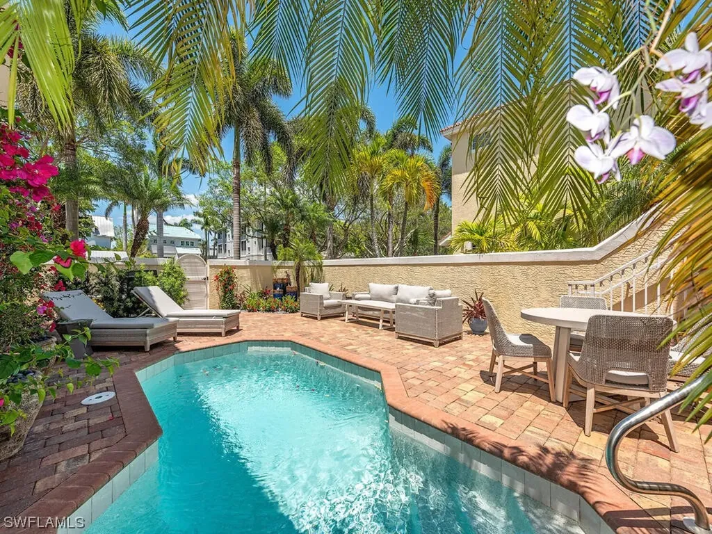 846 9th Avenue S Naples FL 34102