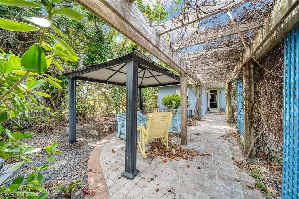2365 Periwinkle Way Sanibel FL 33957