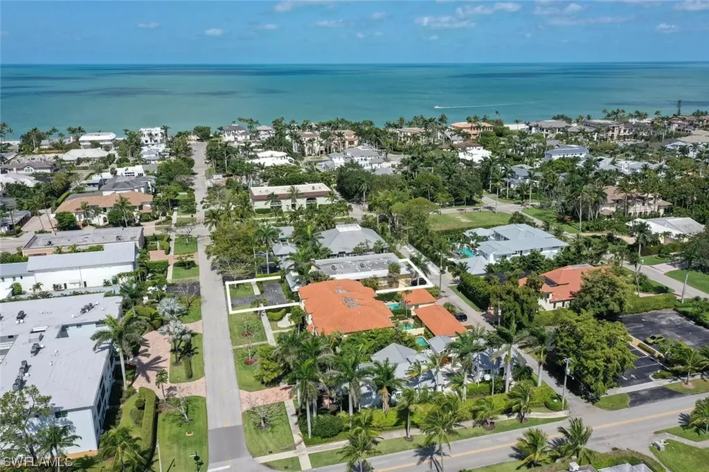 255 2nd Avenue S Naples FL 34102