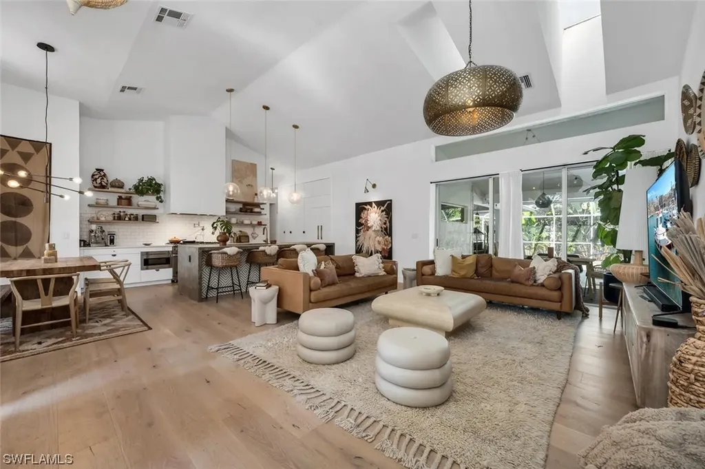 Naples FL, 1921 Blackstone Circle