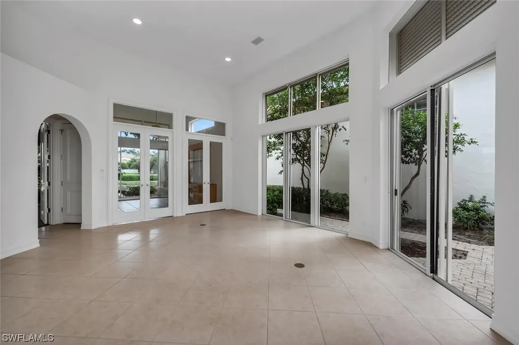 1296 Grand Isle Court Naples FL 34108