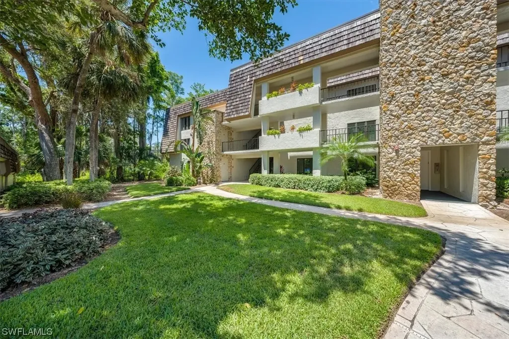 103 Clubhouse Lane Naples FL 34105