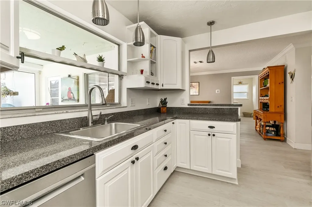 3805 SE 2nd Avenue Cape Coral FL 33904