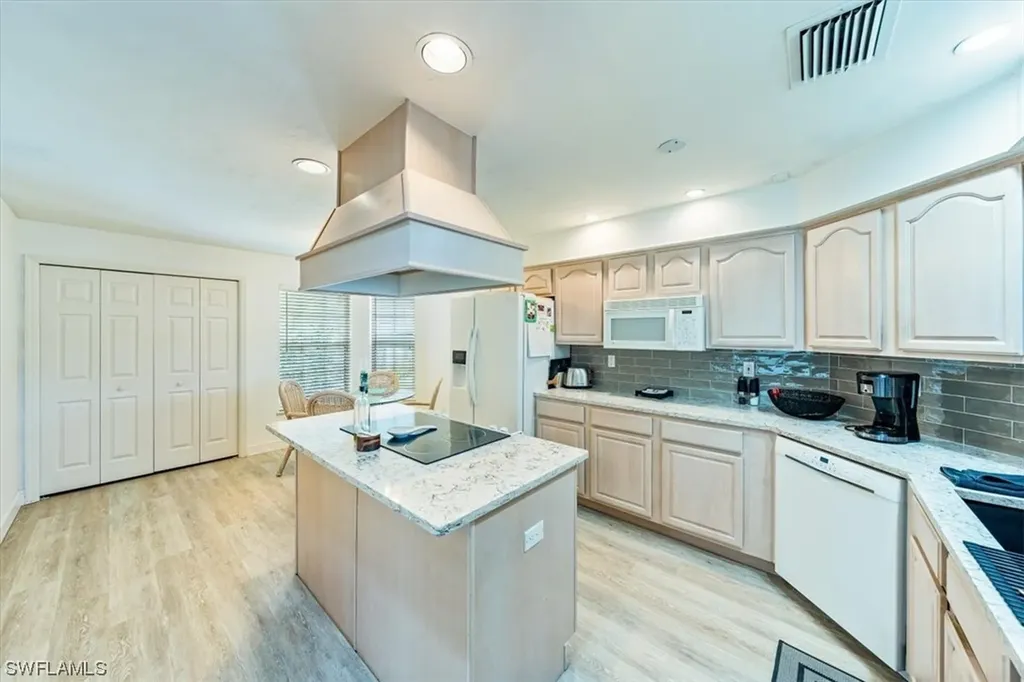 231 Via Perignon Naples FL 34119