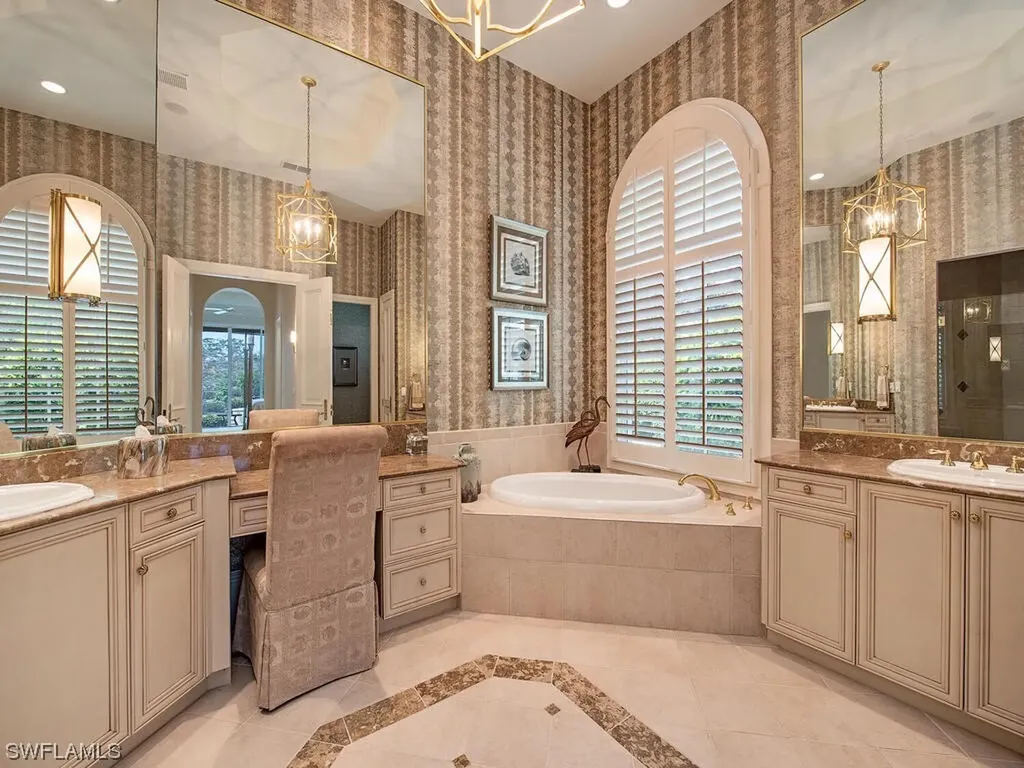 1701 Venezia Way Naples FL 34105