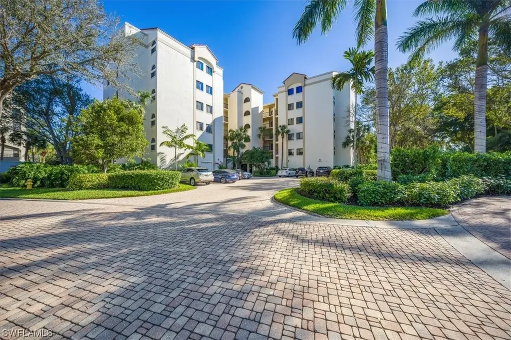 6500 Valen Way Naples FL 34108