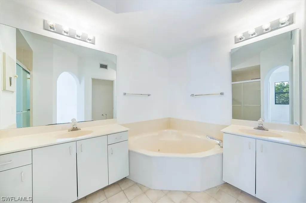 6500 Valen Way Naples FL 34108