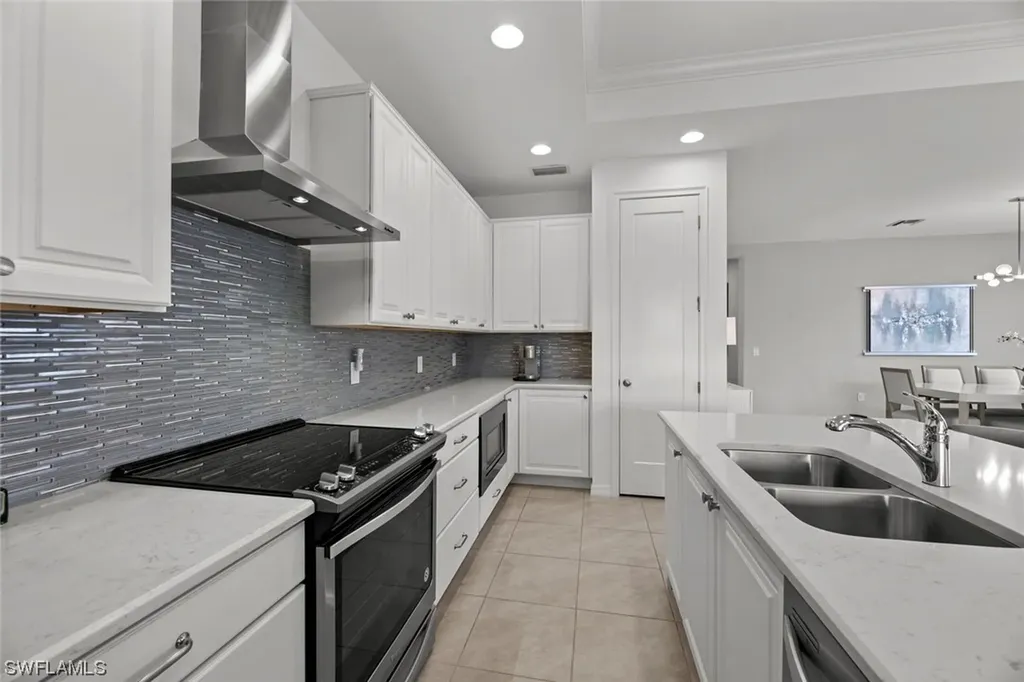 14572 Topsail Drive Naples FL 34114