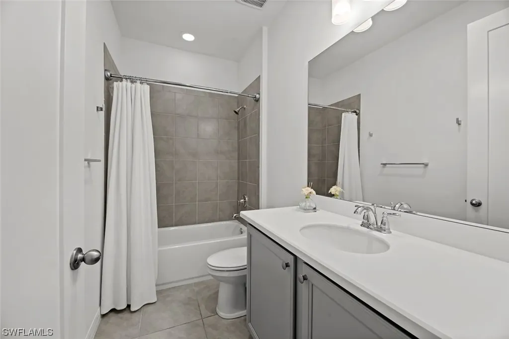 14572 Topsail Drive Naples FL 34114